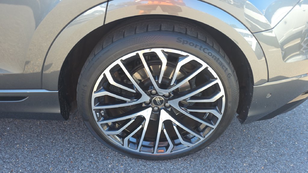 Used 2024 Audi SQ8 Premium Plus AWD/4WD image 9