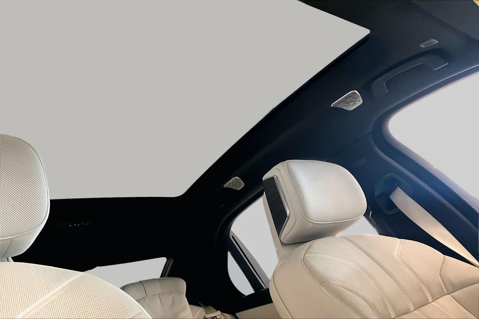 Used 2024 BMW i7 xDrive60 w/ Executive Package AWD/4WD image 13