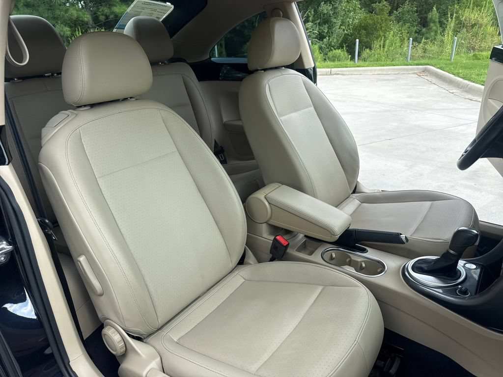 Used 2018 Volkswagen Beetle 2.0T SE FWD image 34