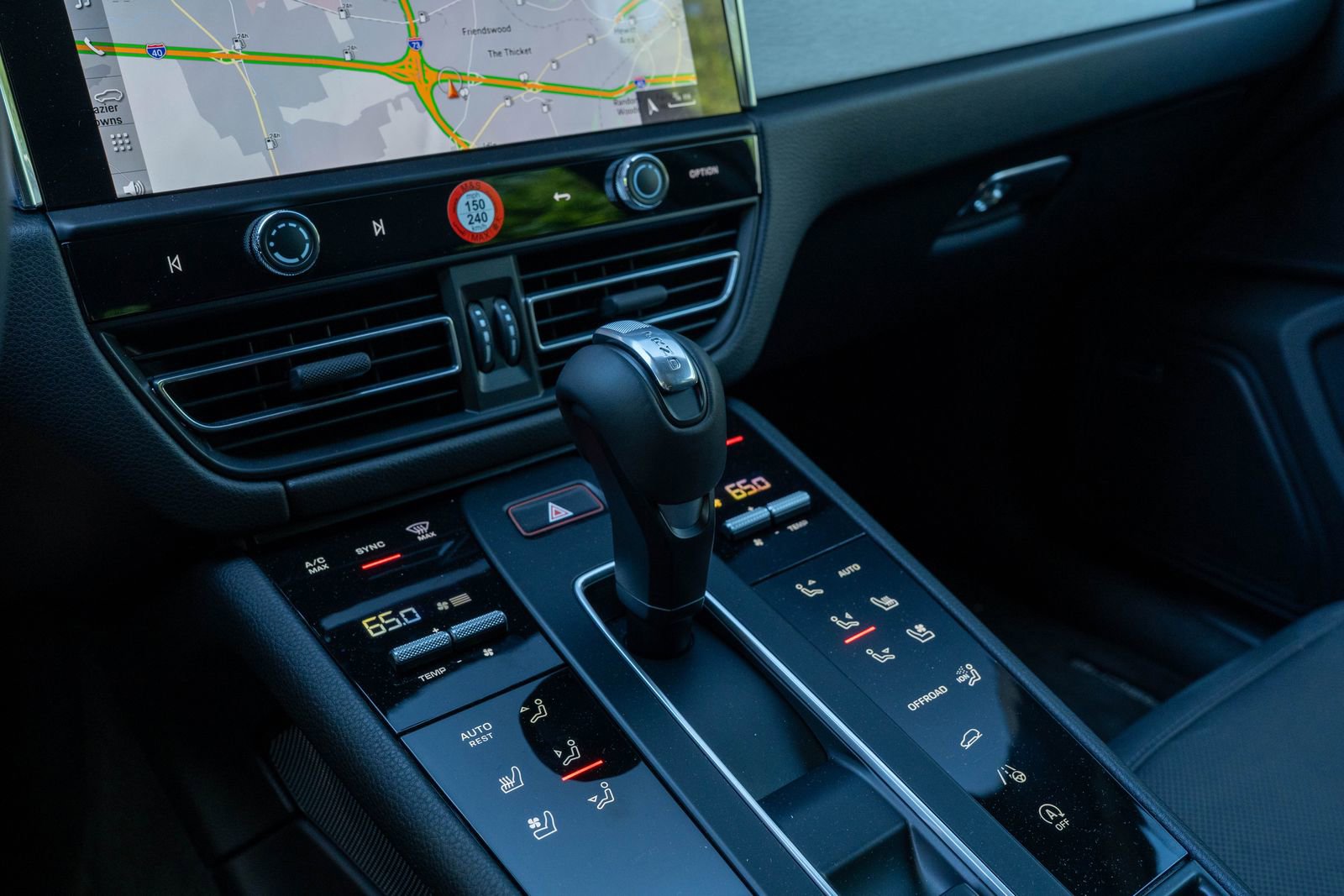 Certified 2026 Porsche Macan AWD/4WD image 30