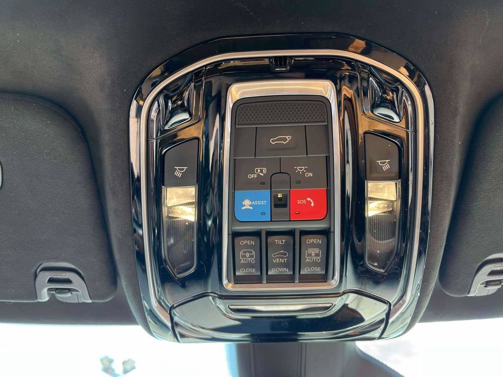 Used 2022 Jeep Grand Wagoneer Series III w/ Rear-Seat Entertainment Group AWD/4WD image 26