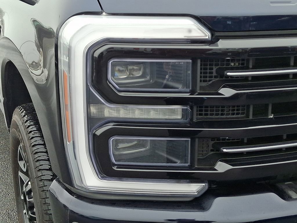 Used 2025 Ford F250 Platinum image 9