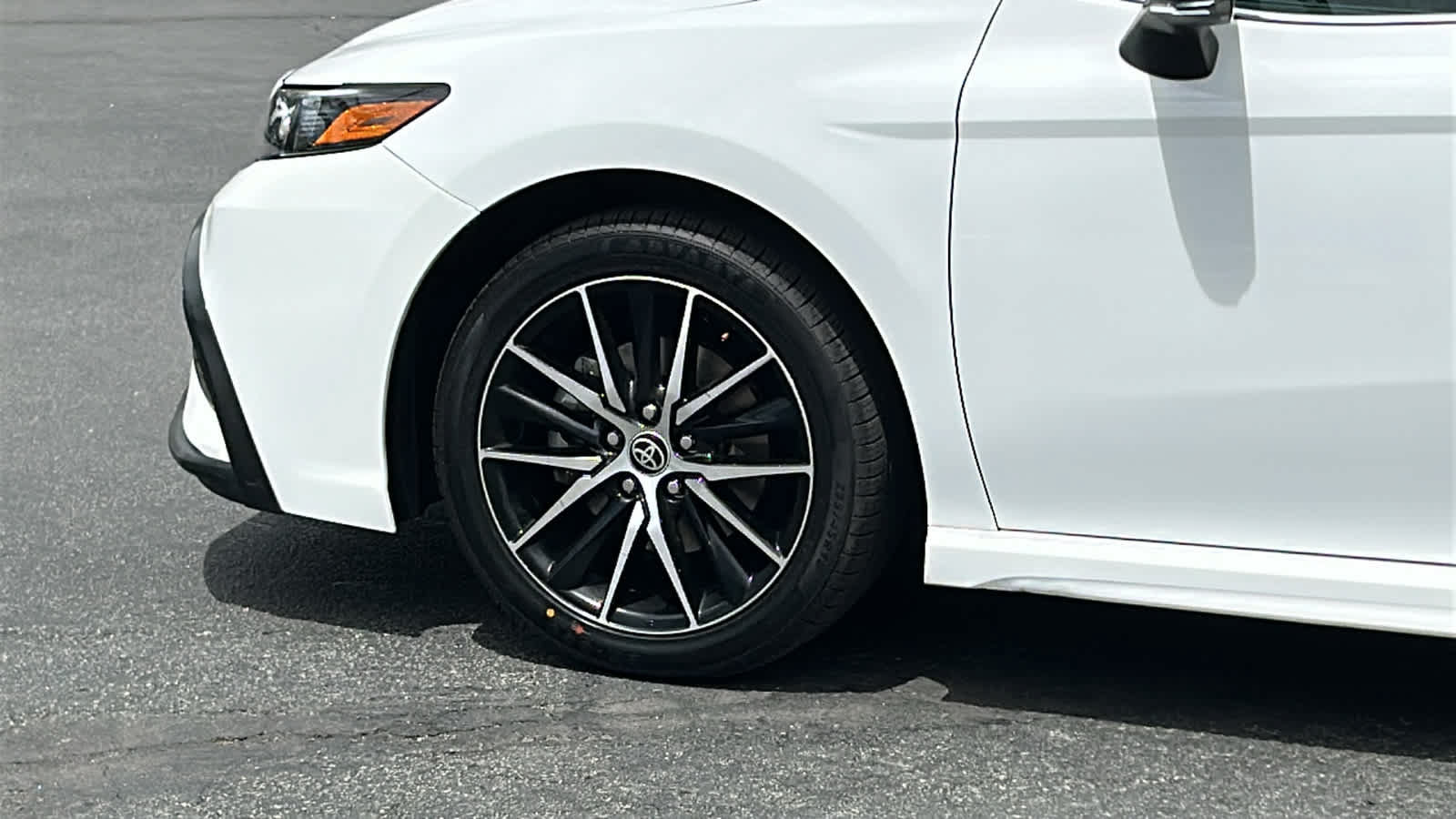 Used 2022 Toyota Camry SE FWD image 9