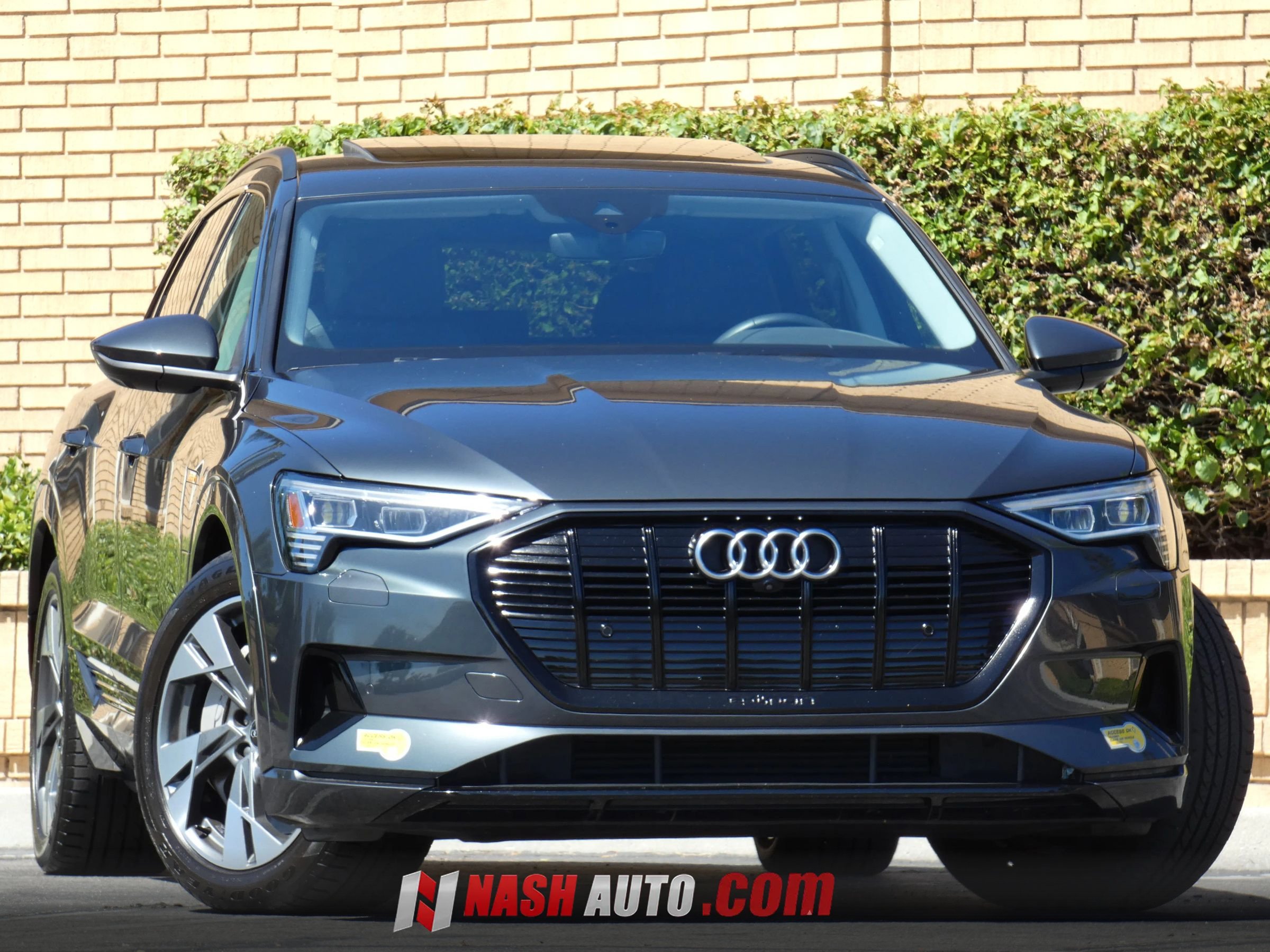 Used 2021 Audi e-tron Premium w/ Convenience Plus Package AWD/4WD image 3