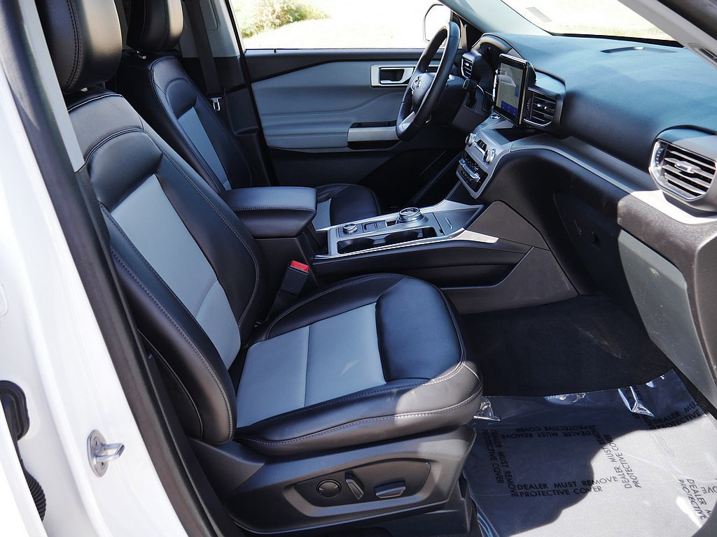 Used 2023 Ford Explorer XLT w/ Equipment Group 202A AWD/4WD image 57