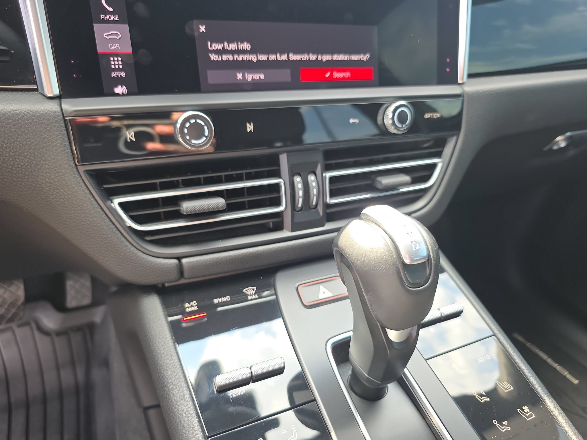 Used 2023 Porsche Macan Turbo AWD/4WD image 30
