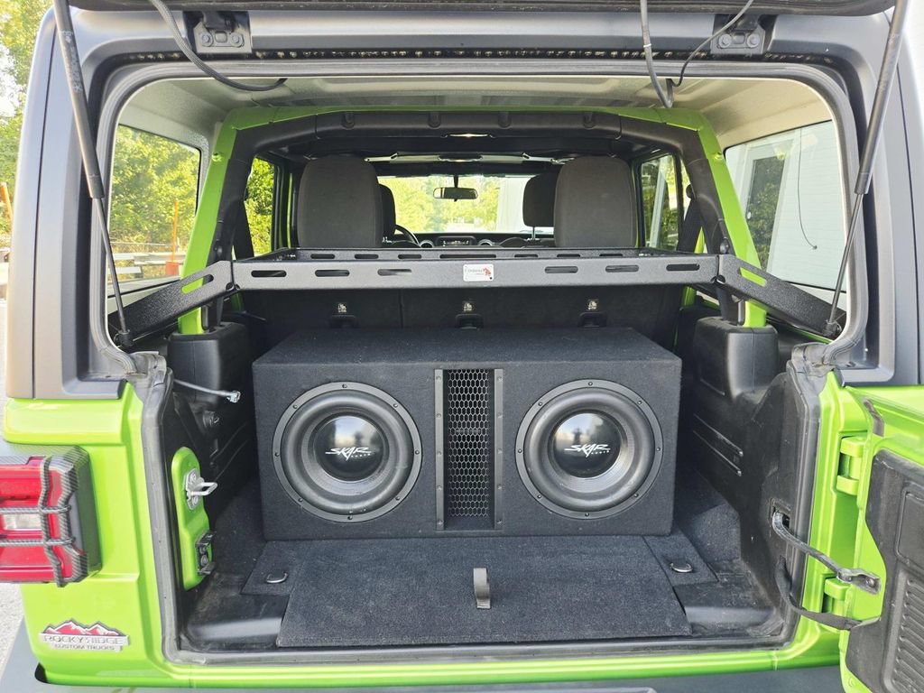 Used 2018 Jeep Wrangler Unlimited Sahara w/ Safety Group AWD/4WD image 14