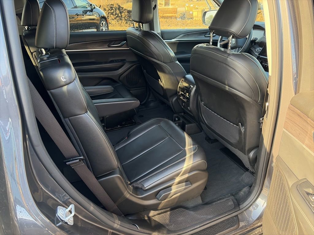 Used 2023 Jeep Grand Cherokee L Limited image 13