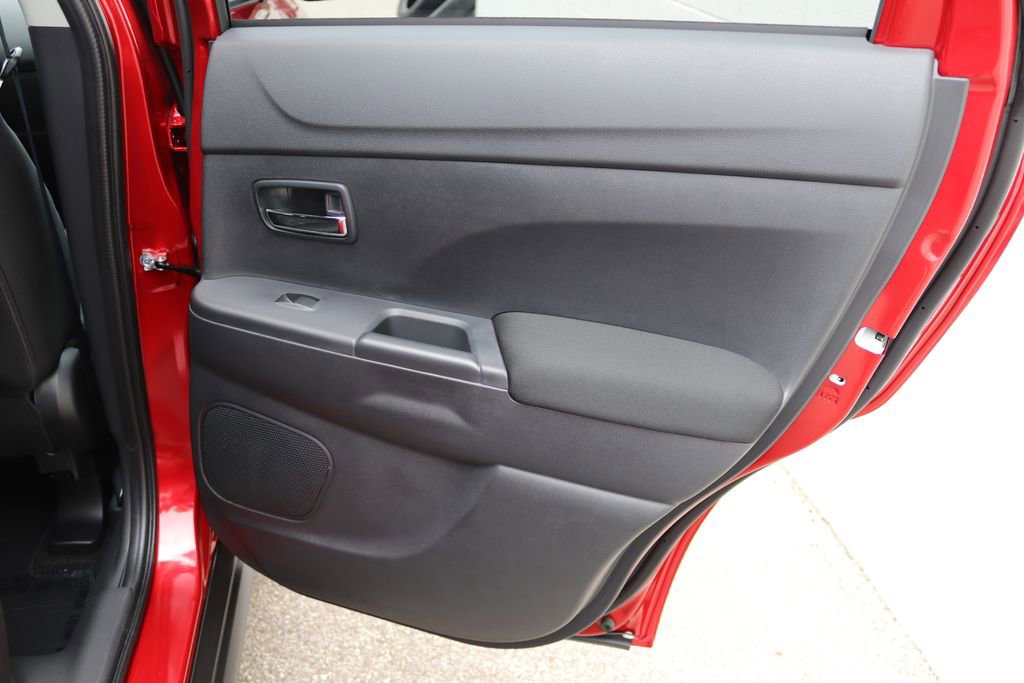 Used 2025 Mitsubishi Outlander Sport LE image 13