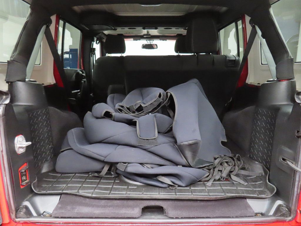 Used 2017 Jeep Wrangler Unlimited Sahara w/ Connectivity Group image 33