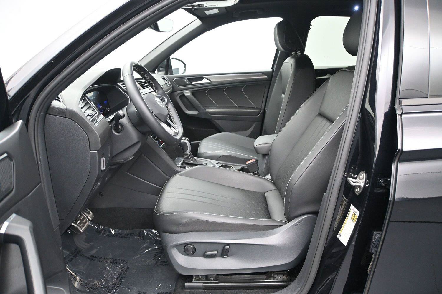 Used 2023 Volkswagen Tiguan SE R-Line AWD/4WD image 7
