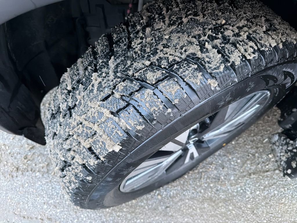 Used 2023 Nissan Rogue SV w/ SV Premium B Package image 41