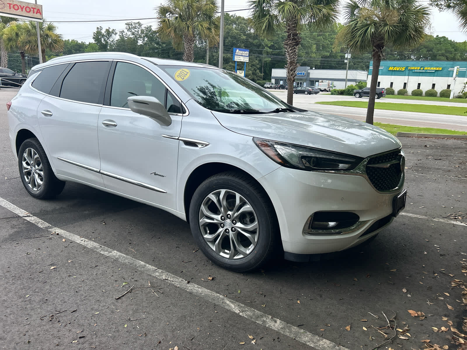 Used 2021 Buick Enclave Avenir w/ Avenir Technology Package AWD/4WD image 6