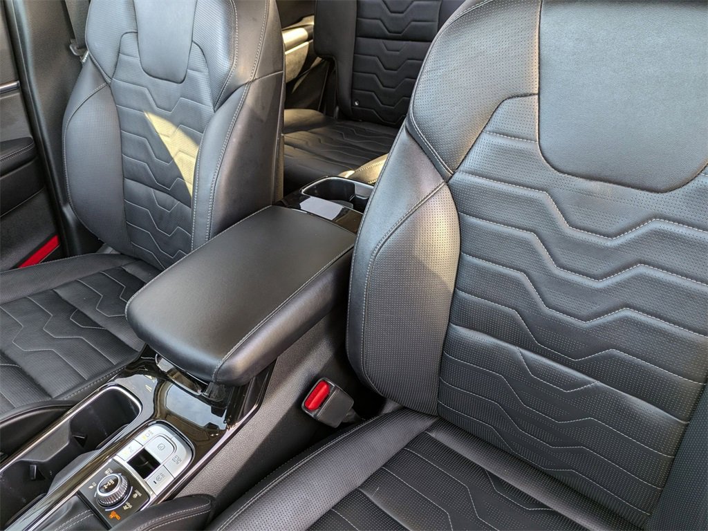 Used 2022 Kia Telluride SX w/ SX Prestige Package image 16