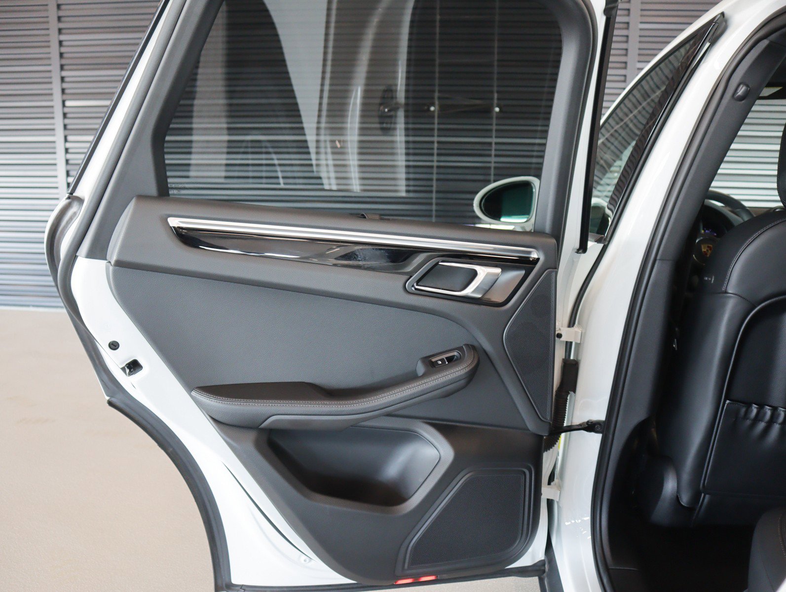 Certified 2024 Porsche Macan image 23