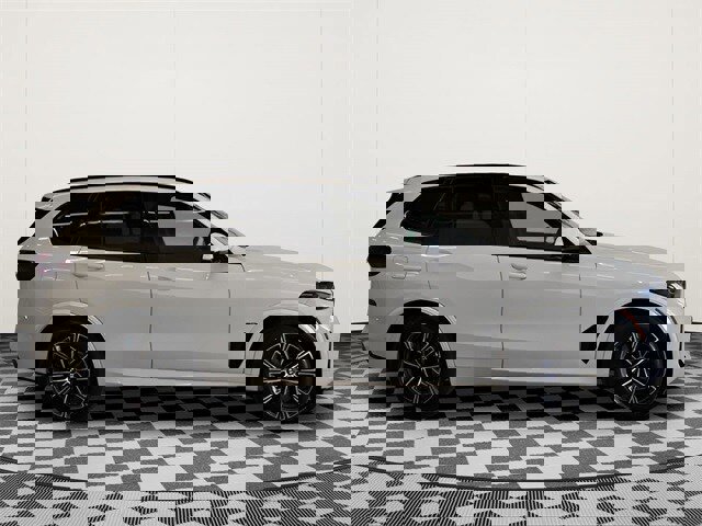 New 2026 BMW X5 xDrive50e image 2