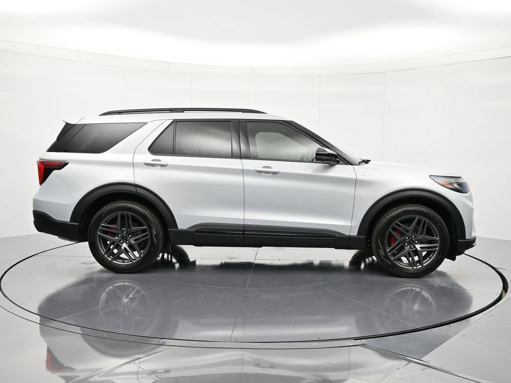 New 2026 Ford Explorer ST-Line w/ ST-Line Street Pack RWD image 4
