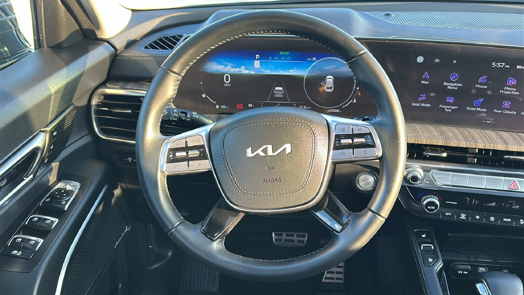 Used 2025 Kia Telluride SX w/ SX Captain's Chair Package FWD image 23