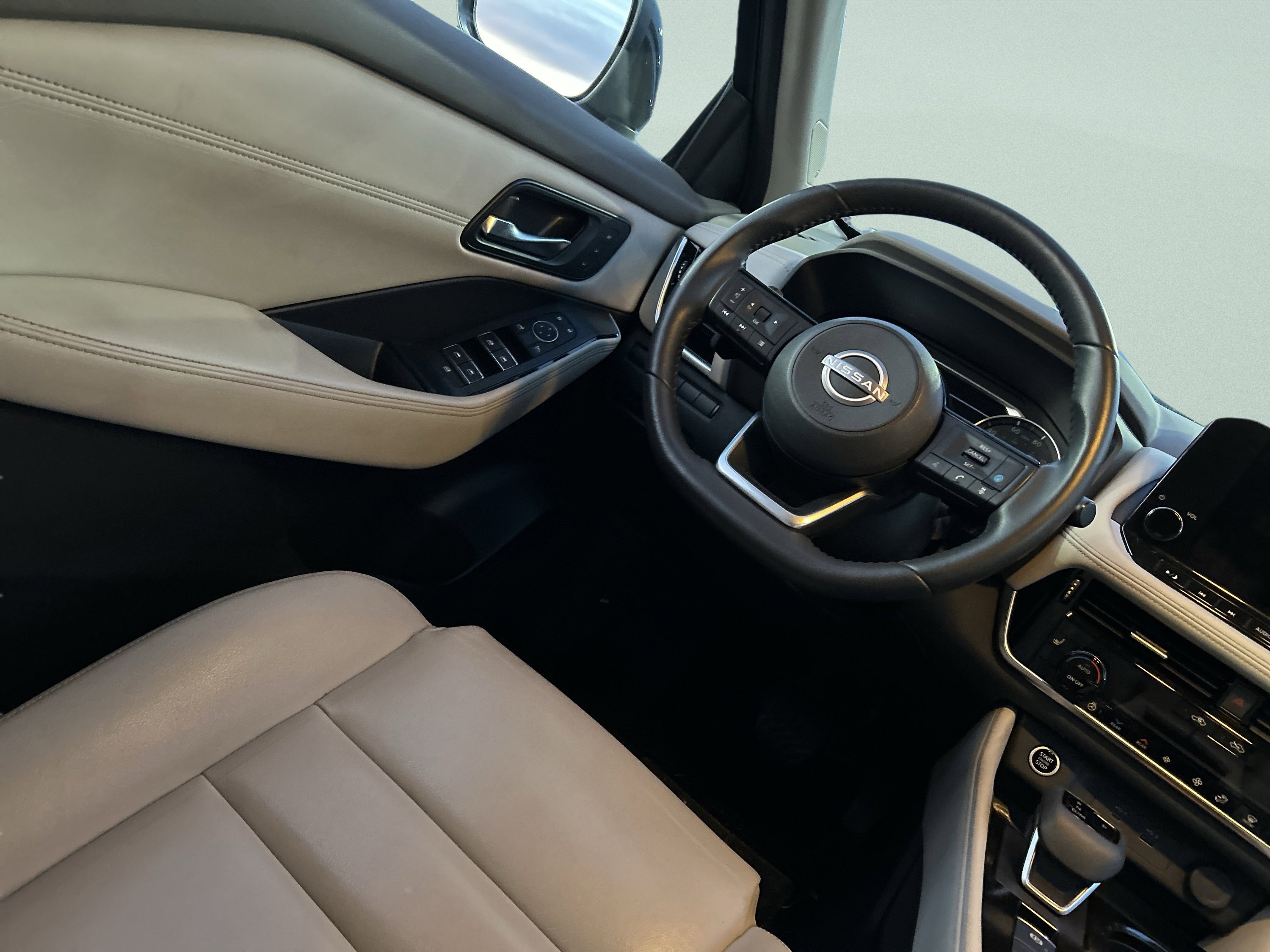 Used 2023 Nissan Rogue SL w/ SL Premium Package image 38