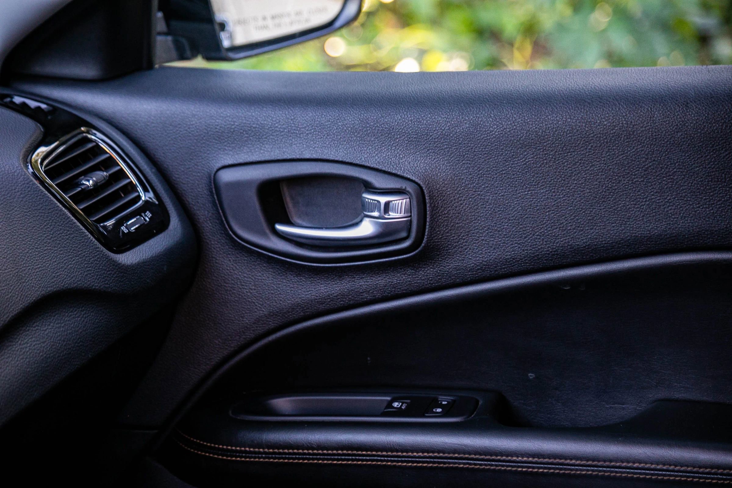 Used 2019 Jeep Compass Limited image 30