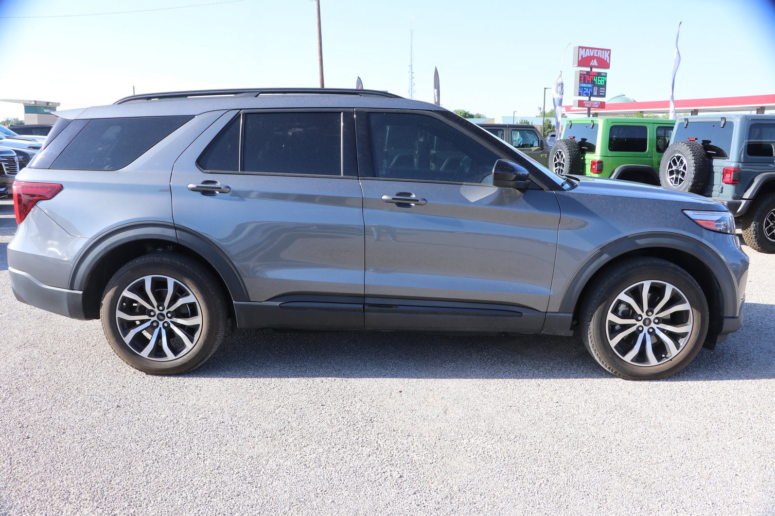 Used 2022 Ford Explorer ST AWD/4WD image 8