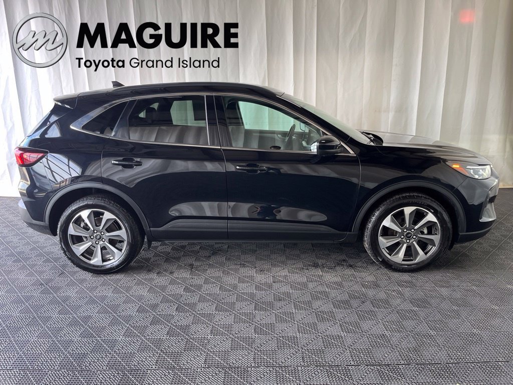 Used 2024 Ford Escape Platinum AWD/4WD image 2