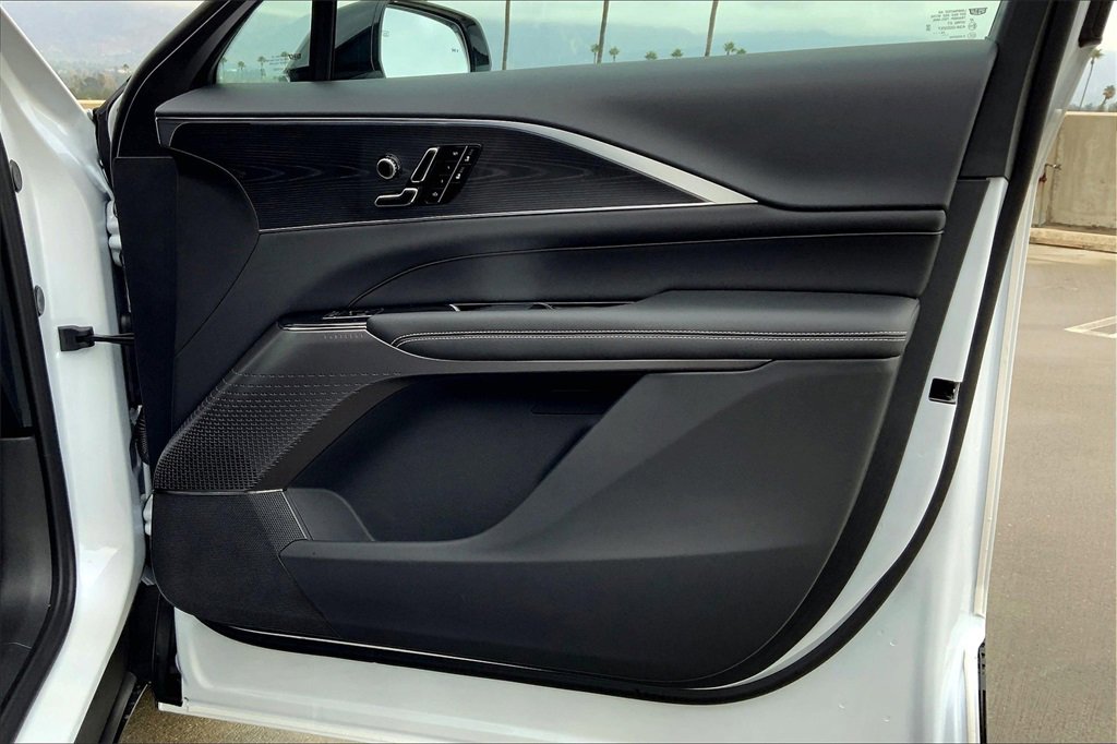 Used 2025 Cadillac Lyriq Sport image 34