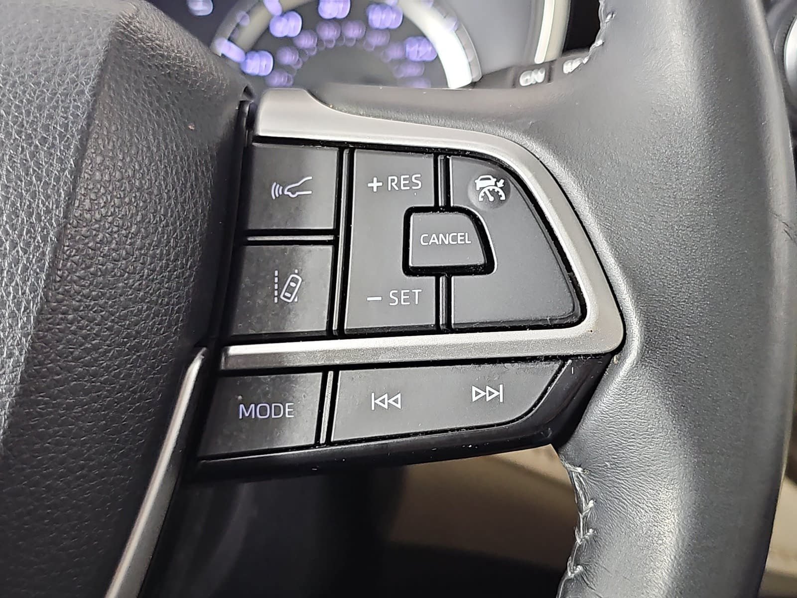 Used 2023 Toyota Highlander XLE FWD image 18
