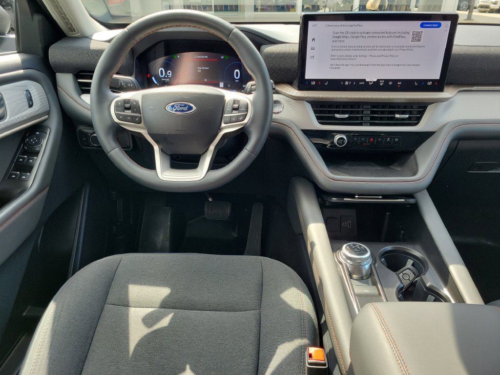 Certified 2025 Ford Explorer Active RWD image 13