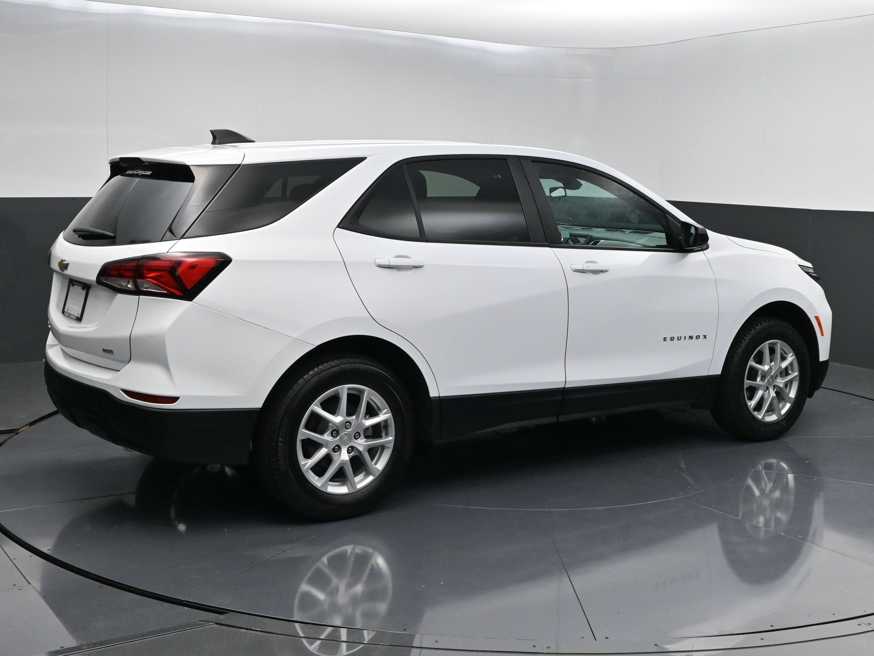 Certified 2023 Chevrolet Equinox LS w/ LS Convenience Package AWD/4WD image 7