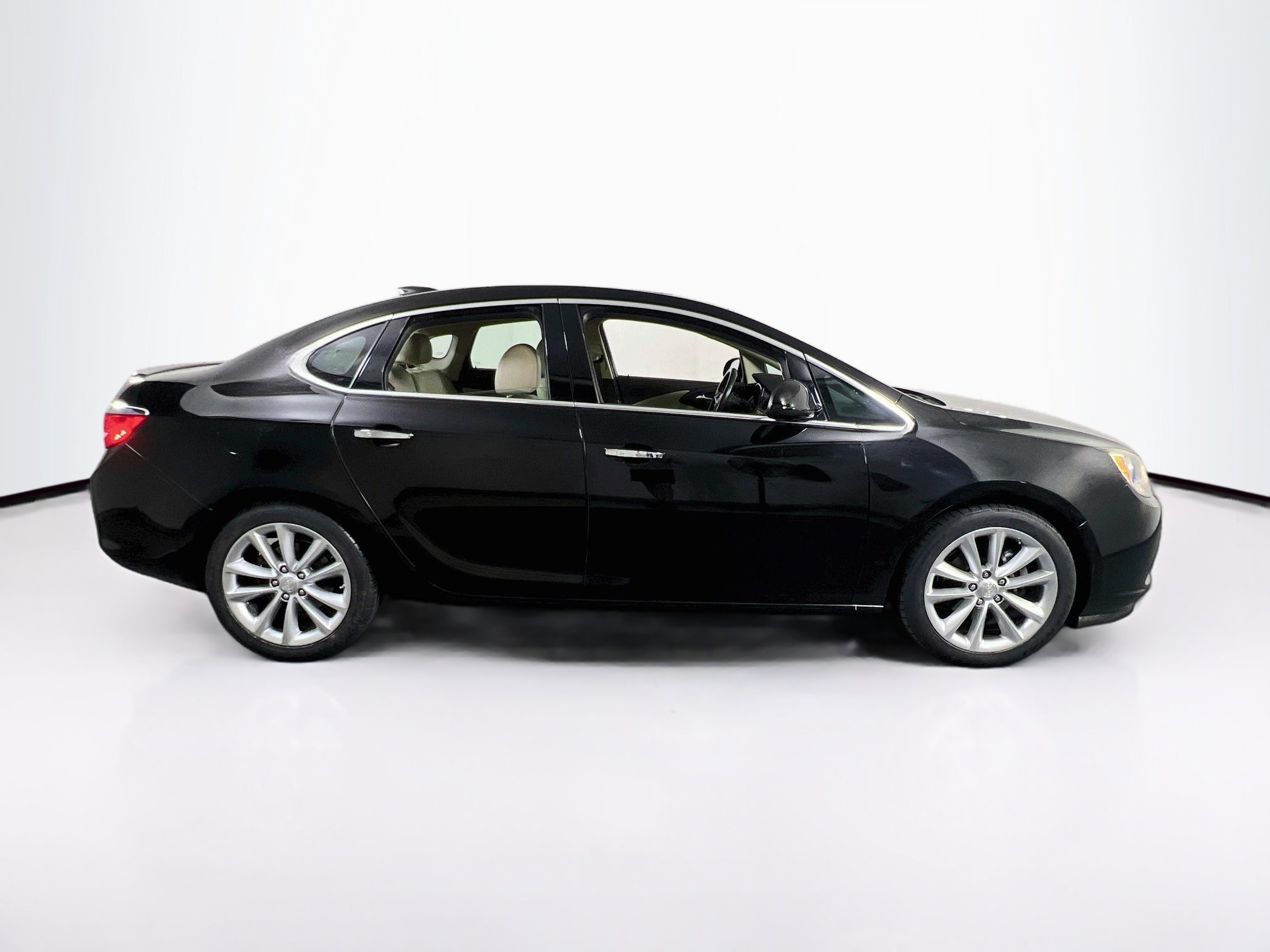 Used 2016 Buick Verano Leather w/ Experience Buick Package FWD image 4