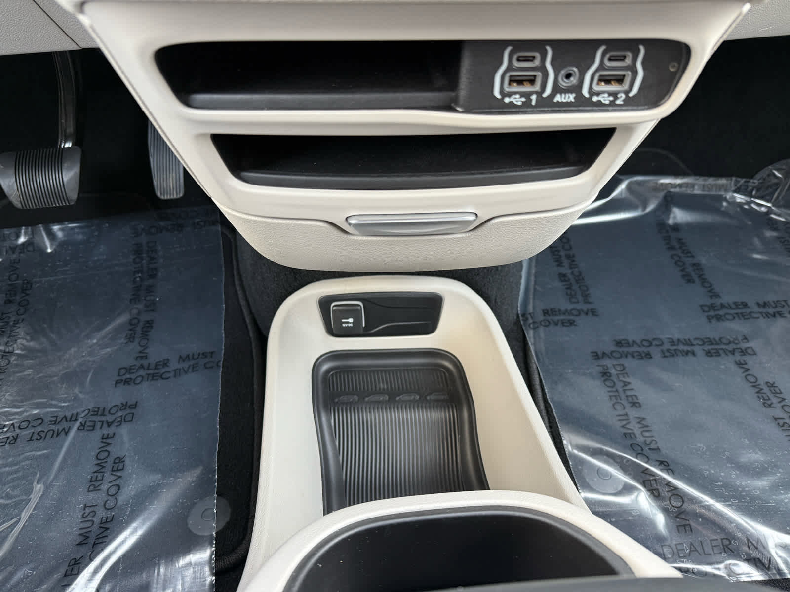 Used 2024 Chrysler Pacifica Touring-L image 21