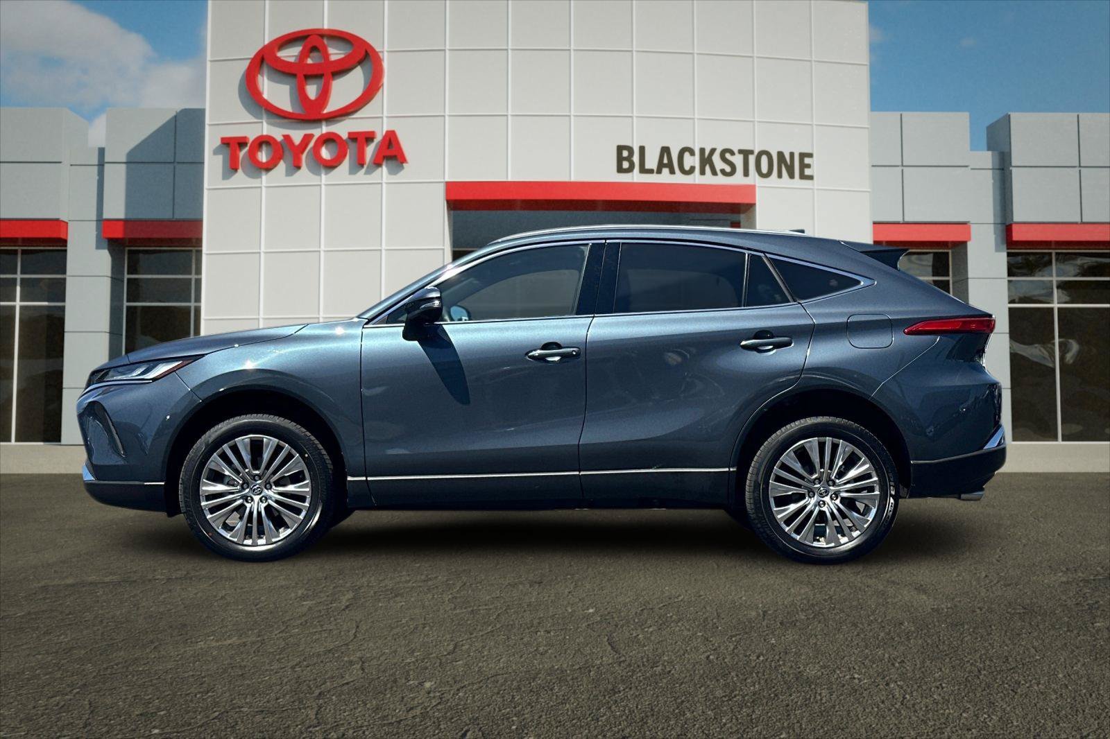 Certified 2023 Toyota Venza XLE AWD/4WD image 6