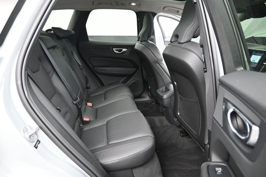 Used 2024 Volvo XC60 B5 Plus AWD/4WD image 17