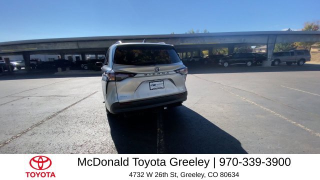 Used 2023 Toyota Sienna XLE FWD image 6