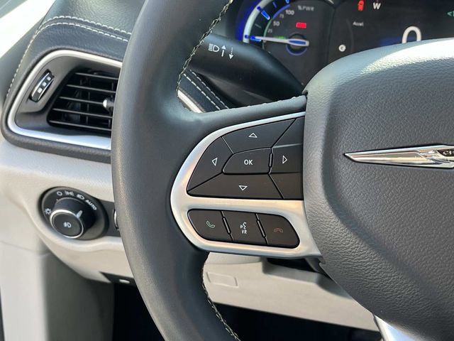 Used 2024 Chrysler Pacifica Limited FWD image 33