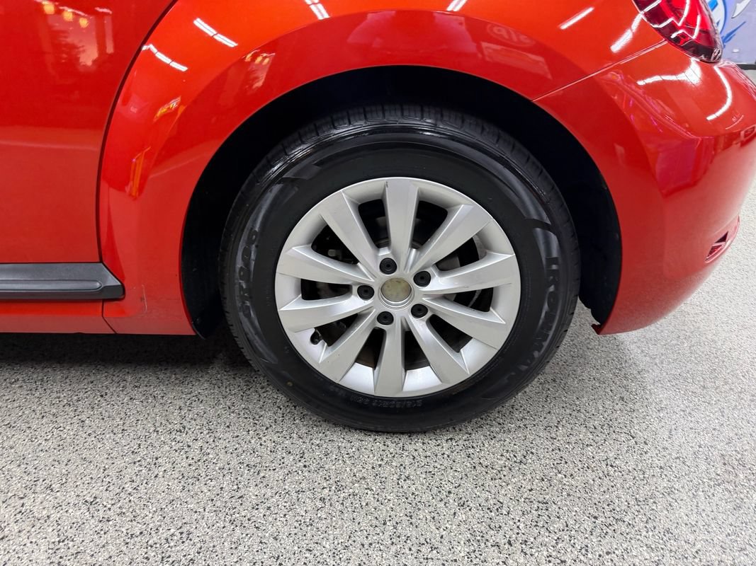 Used 2018 Volkswagen Beetle 2.0T S FWD image 25