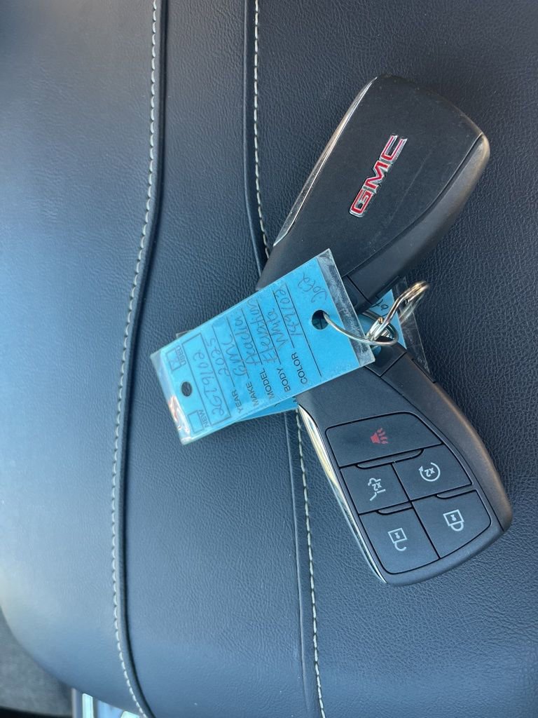 Used 2025 GMC Acadia Elevation FWD image 37