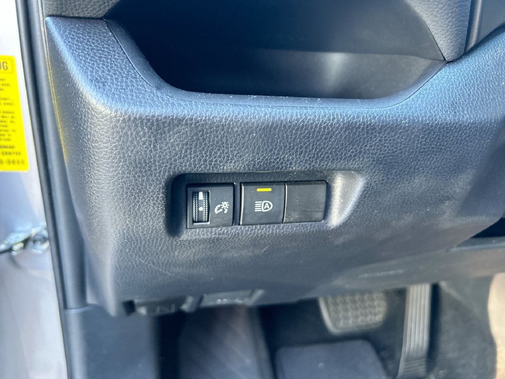 Used 2019 Toyota RAV4 LE FWD image 13