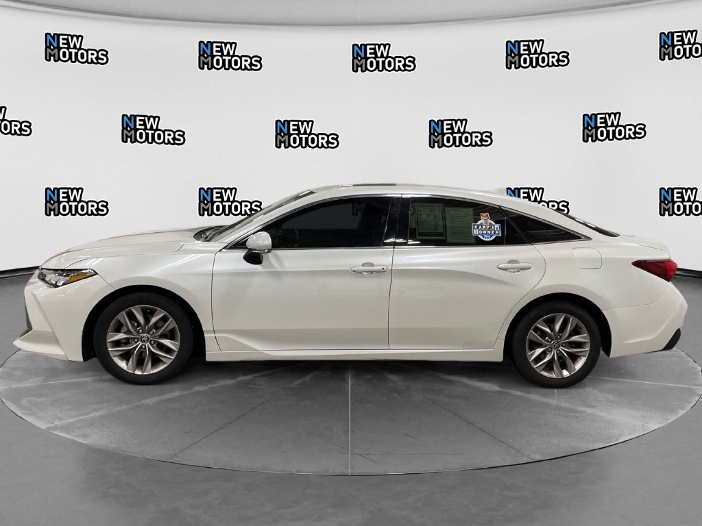 Used 2021 Toyota Avalon XLE w/ Moonroof Package FWD image 2