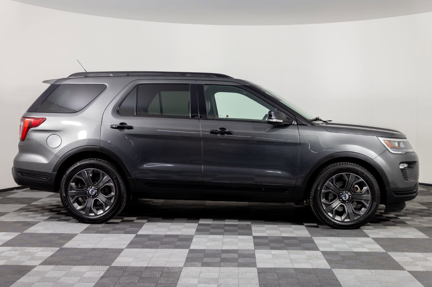 Used 2018 Ford Explorer Sport w/ Equipment Group 401A image 9