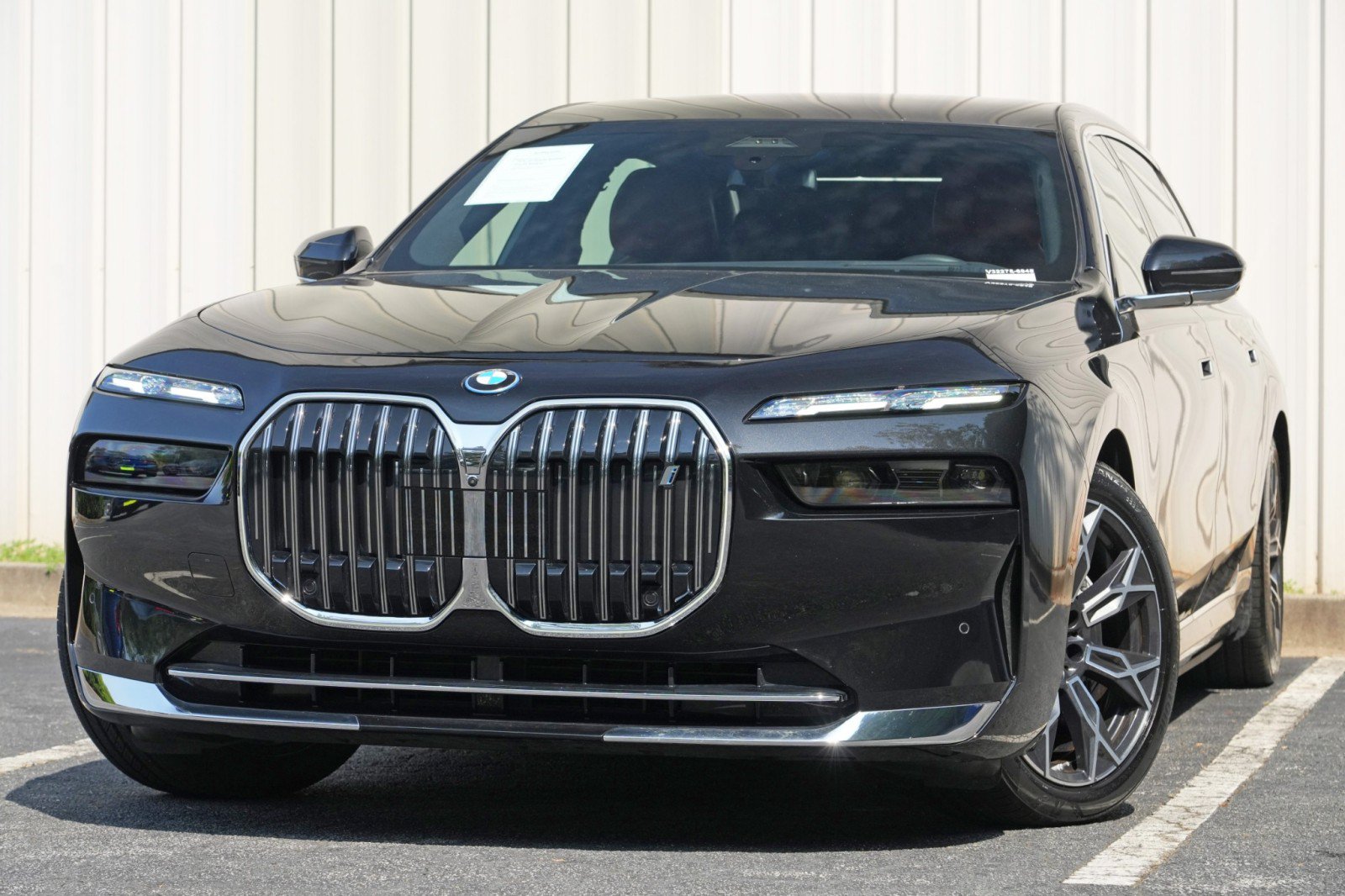 Used 2025 BMW i7 xDrive60 w/ Executive Package AWD/4WD image 3