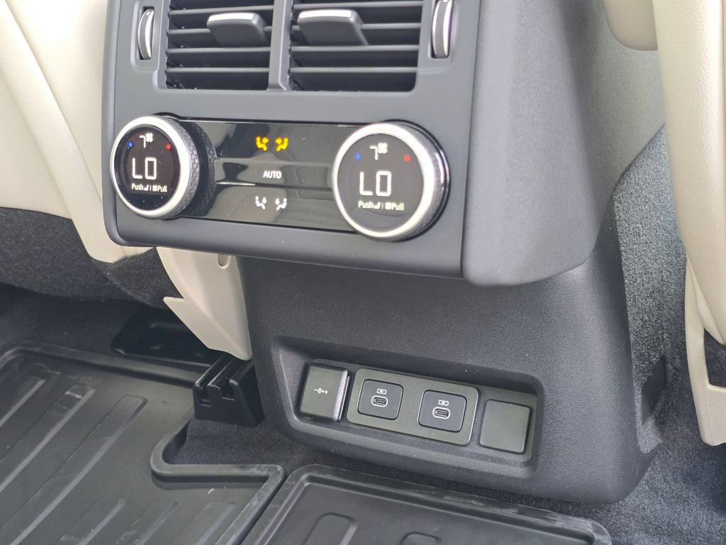 New 2026 Land Rover Discovery S AWD/4WD image 33