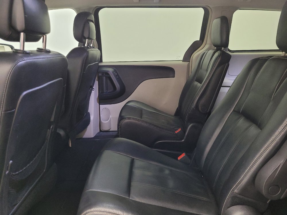 Used 2016 Chrysler Town & Country Touring FWD image 18