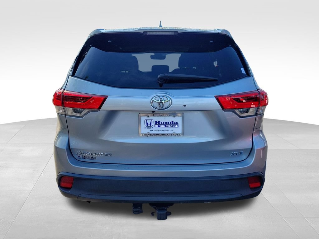Used 2019 Toyota Highlander XLE FWD image 8