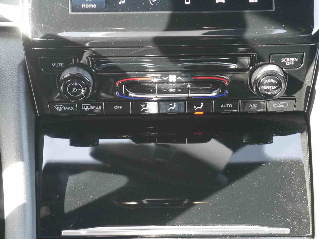 Certified 2024 Jeep Grand Cherokee L Laredo image 8