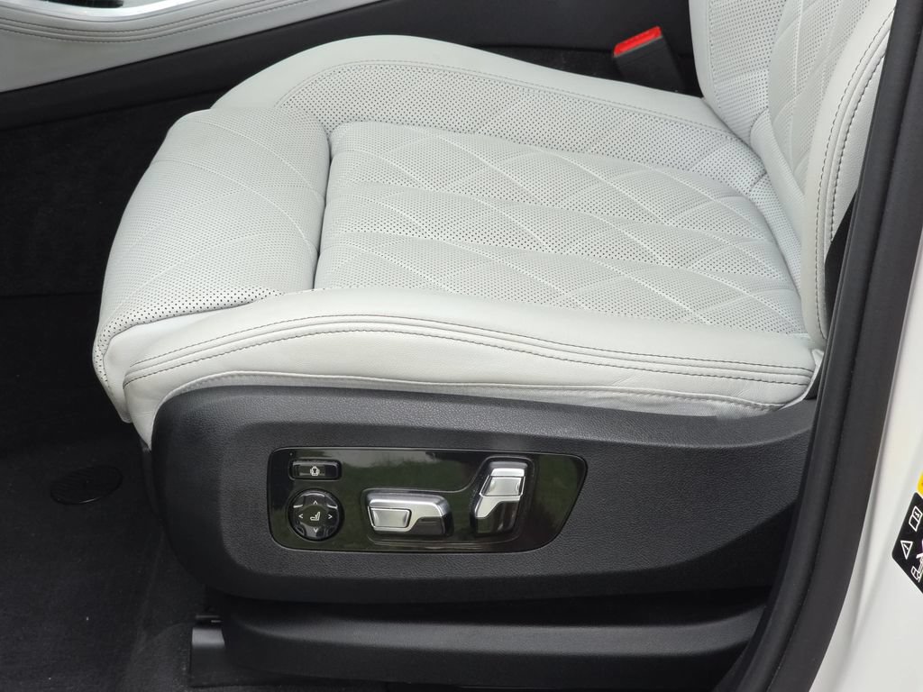 Used 2024 BMW X5 xDrive40i w/ M Sport Package AWD/4WD image 30