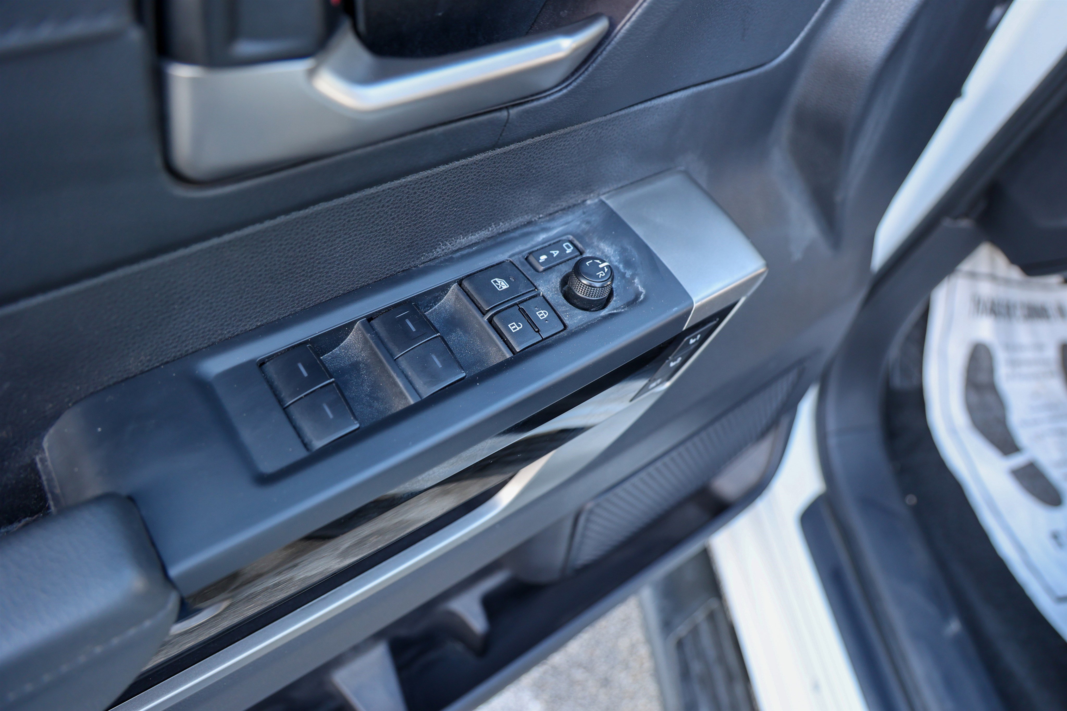 Used 2025 Toyota Tundra Limited image 33