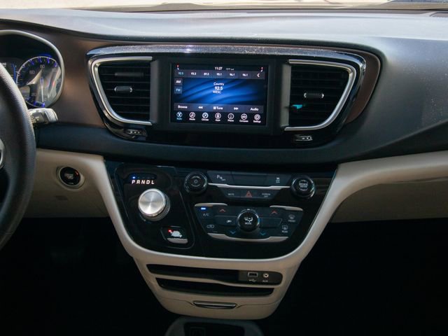 Used 2018 Chrysler Pacifica L FWD image 20