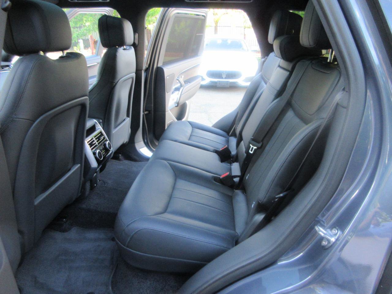Used 2025 Land Rover Range Rover SE AWD/4WD image 43